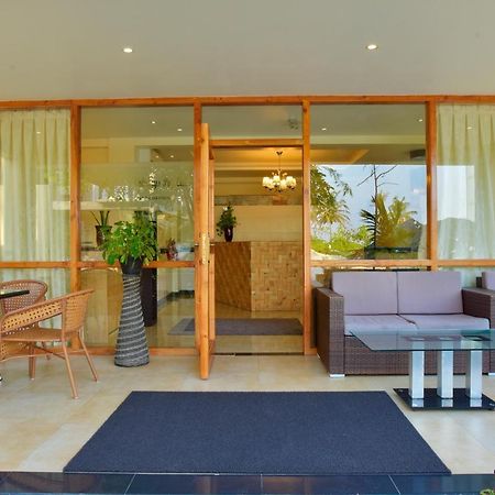 Crystal Beach Inn Malé Esterno foto