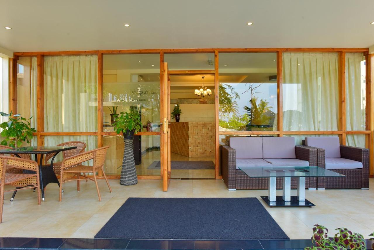 Crystal Beach Inn Malé Esterno foto