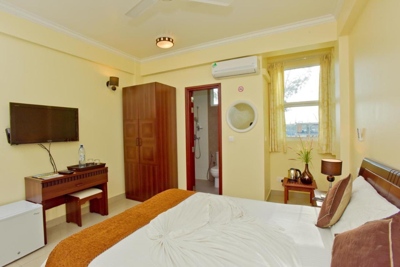 Crystal Beach Inn Malé Esterno foto