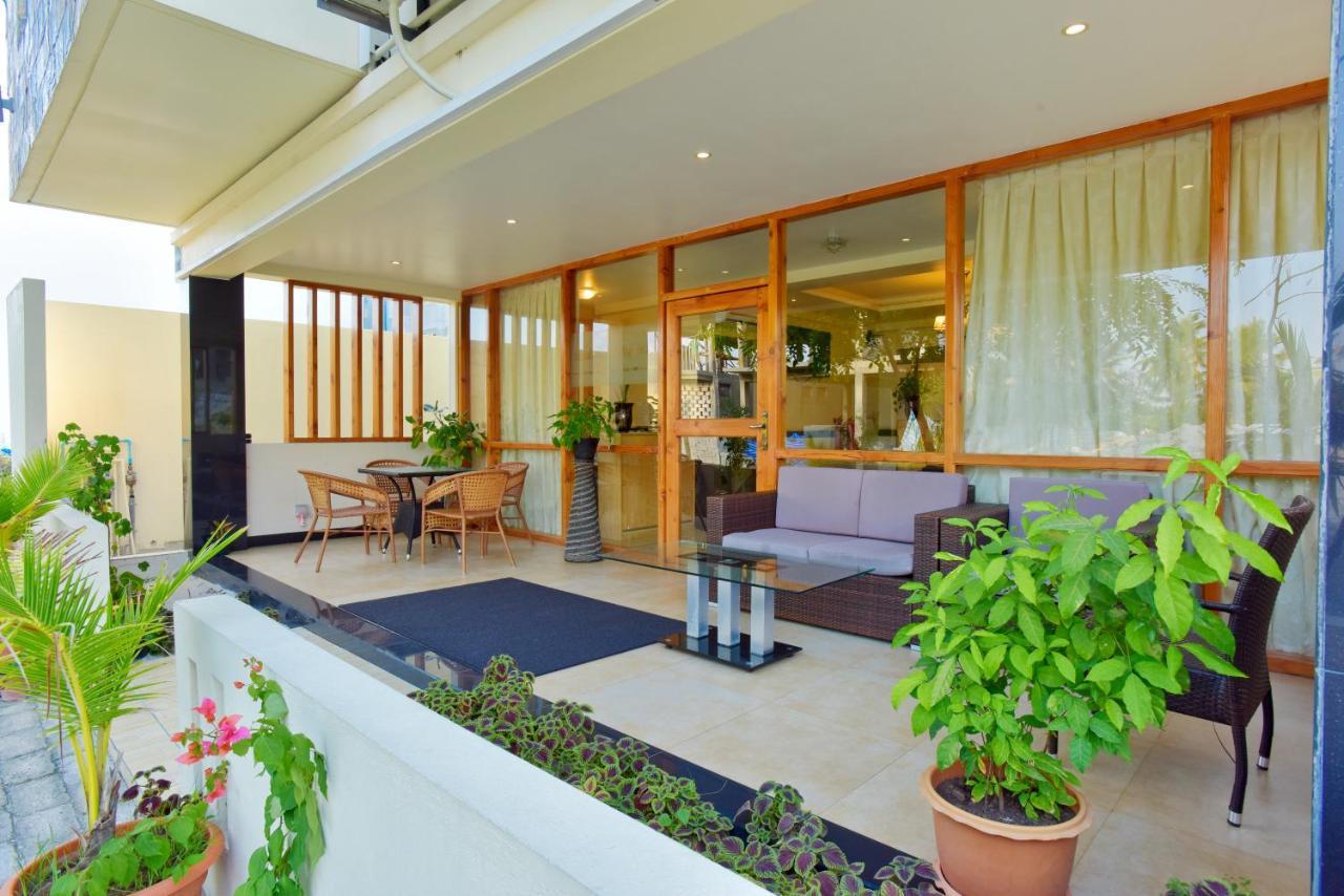Crystal Beach Inn Malé Esterno foto