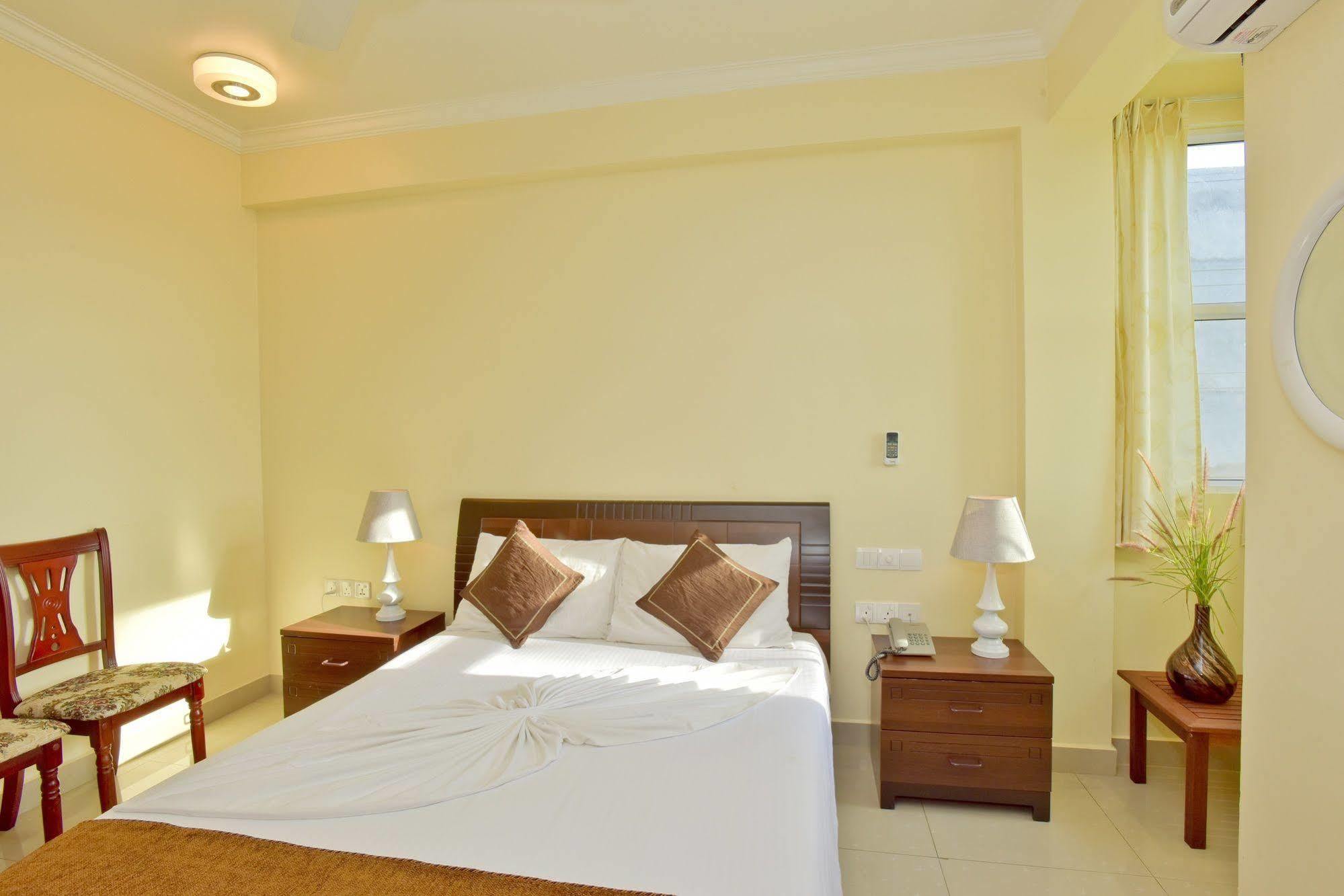 Crystal Beach Inn Malé Esterno foto